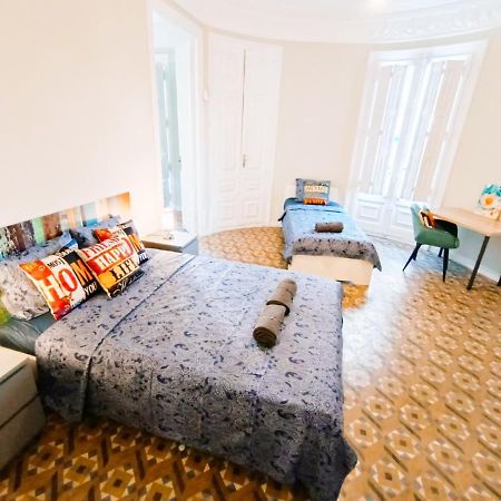 By Plaza Catalunya Rooms Барселона Екстер'єр фото